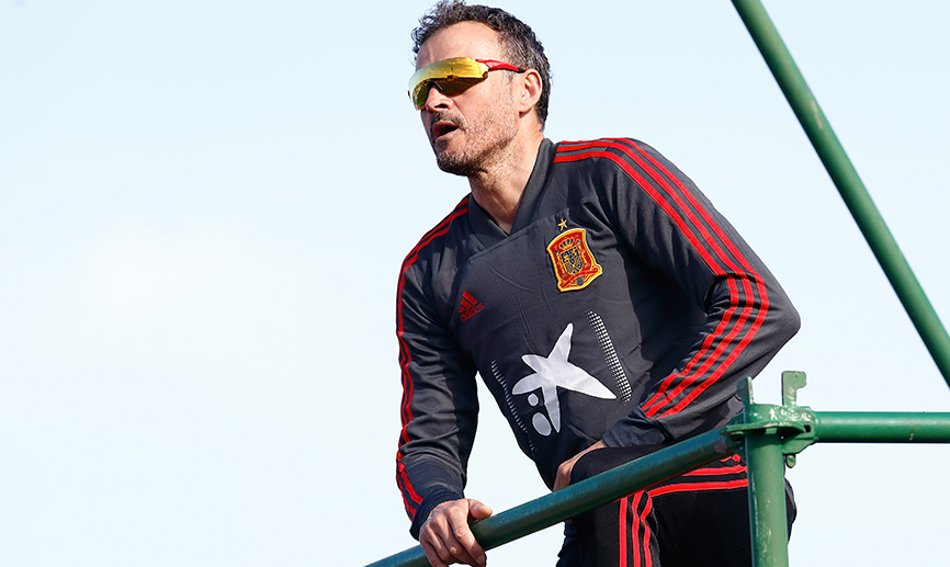 El Seleccionador nacional, Luis Enrique Martínez, durante el entrenamiento en Las Rozas 