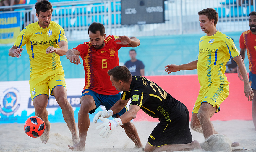 Fernando Guisado entre rivales ucranianos