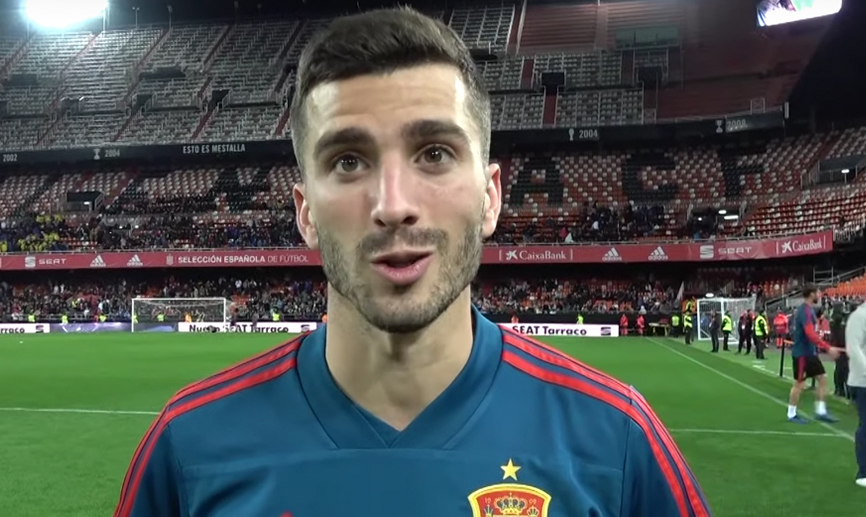 Gayà pisa Mestalla como futbolista internacional