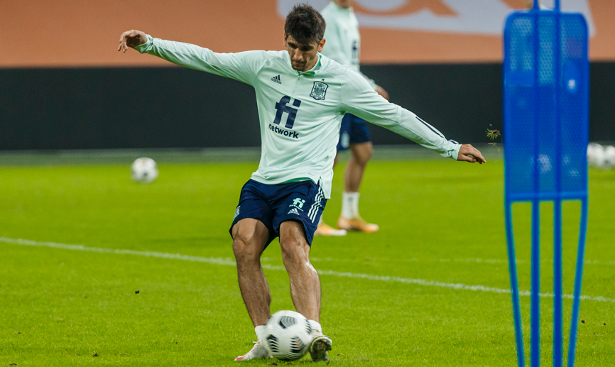 Gerard Moreno entranando con la Selección