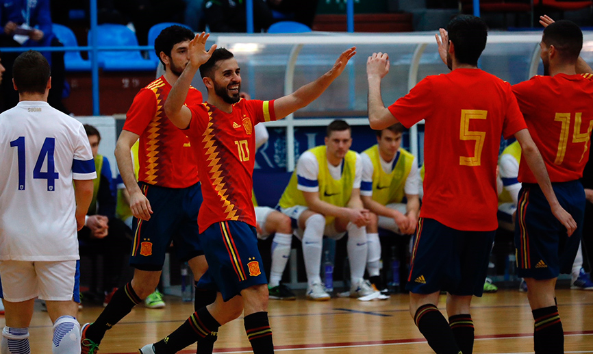 Jugadores de España celebrando un gol