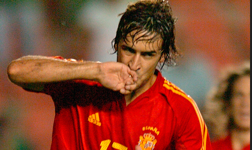 Un cabezazo impecable de Raúl González Blanco