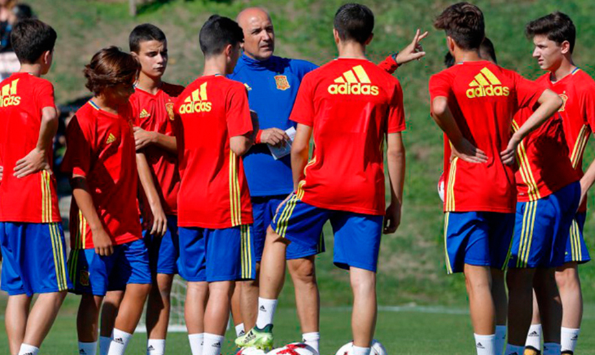 El Seleccionador David Gordo dirige una sesión de entrenamiento