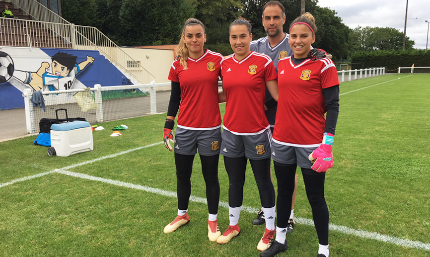 Javier López Vallejo entrena diariamente en Francia a Cata Coll, Noelia Ramos y María Isabel Rodríguez