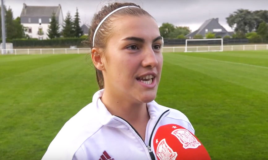 Maite Oroz, jugadora de la Selección española Sub-20 femenina, atiende a SEFUTBOL en Francia