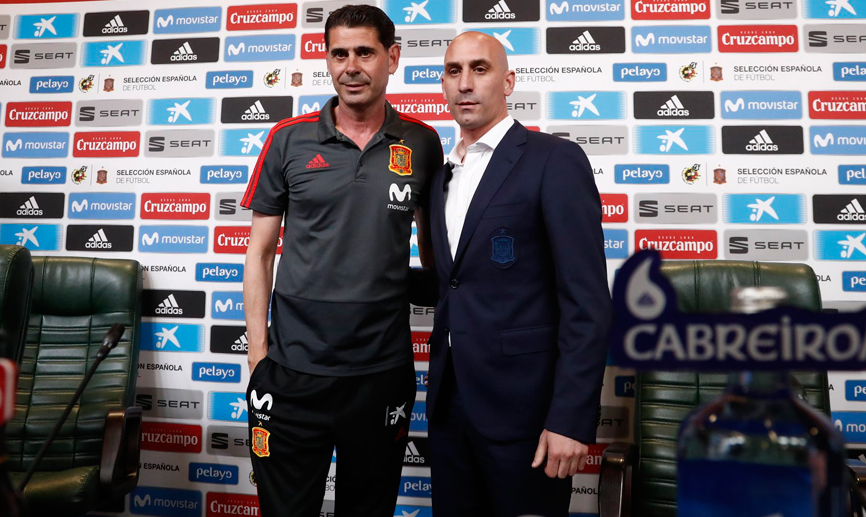 Fernando Hierro y el Presidente de la RFEF, Luis Rubiales, posan antes de su comparecencia en Krasnodar