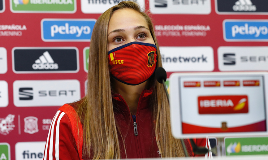 Irene Guerrero durante la rueda de prensa en la Ciudad del Fútbol