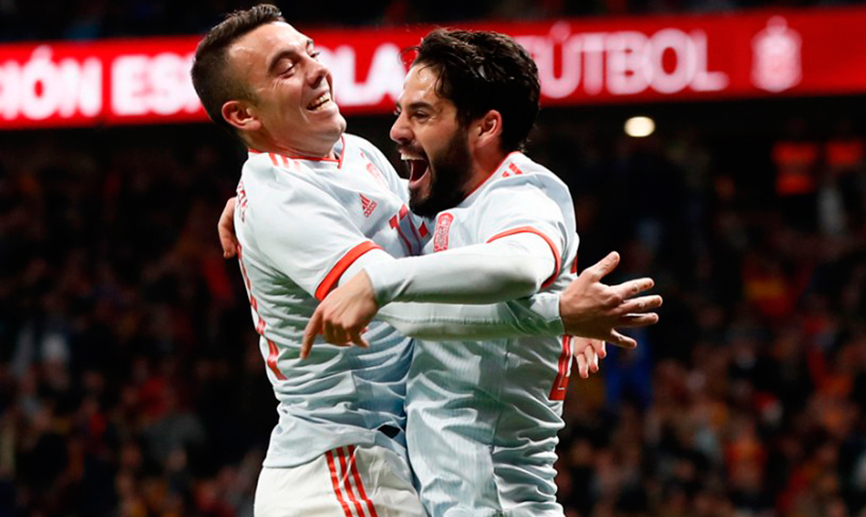 Isco y Iago Aspas celebran un gol ante Argentina
