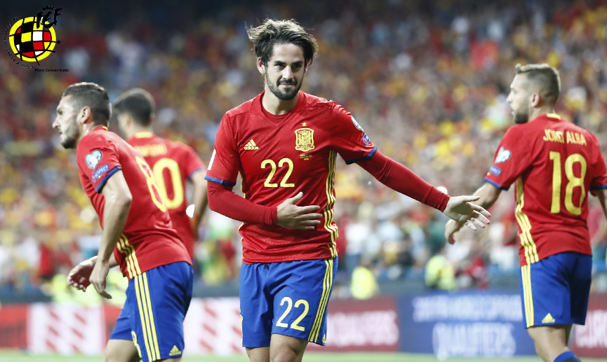 El malagueño Isco celebra un tanto con la Selección española