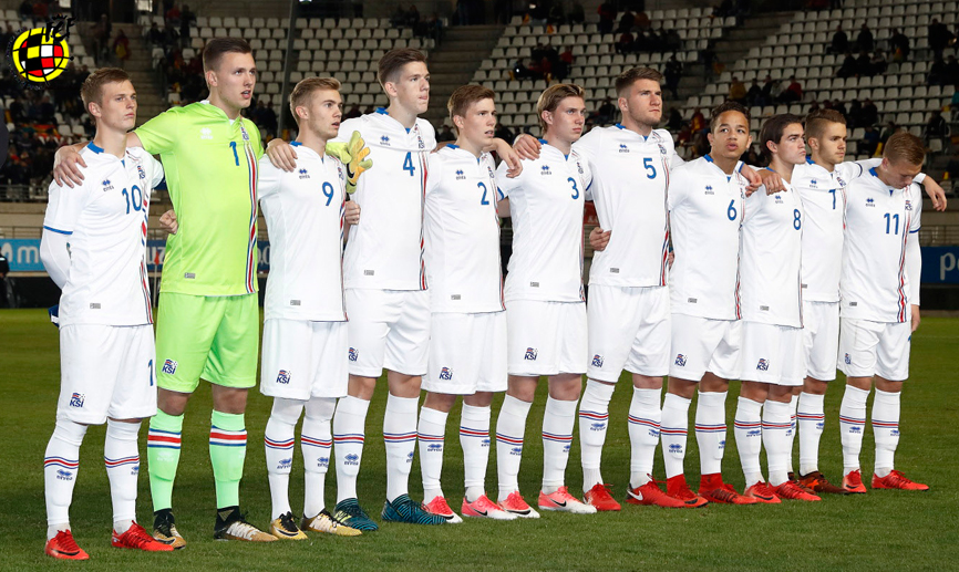 La selección Sub-21 de Islandia posa antes de su encuentro frente a España en Murcia