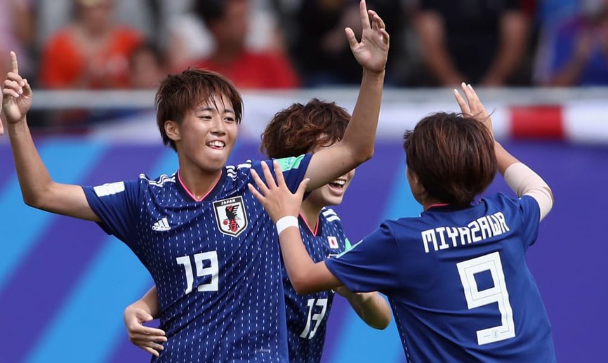 La selección japonesa celebra un tanto en la semifinal frente a Inglaterra