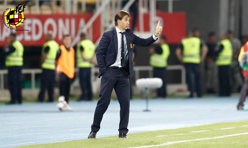 Julen Lopetegui dando órdenes desde el banquillo