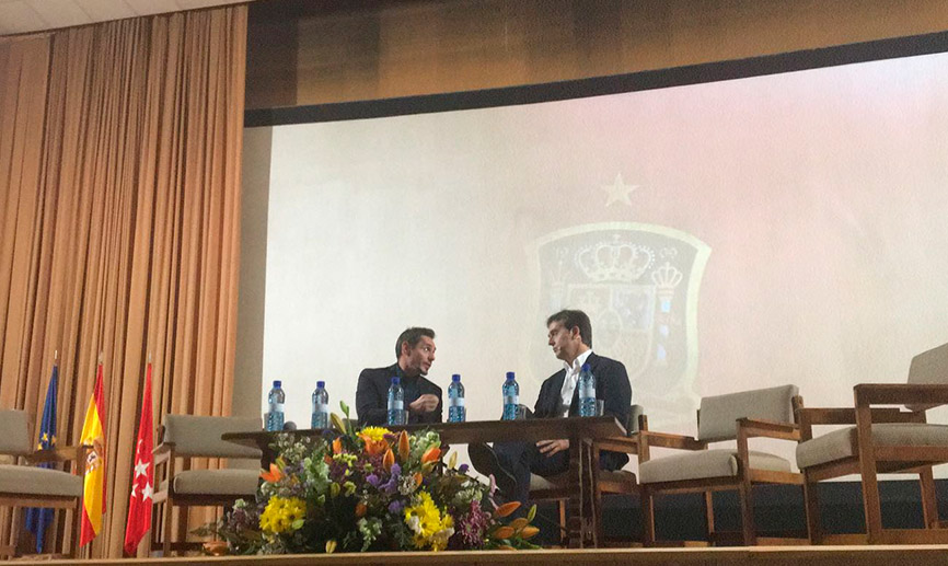 Julen Lopetegui da una conferencia en la Universidad Politécnica de Madrid