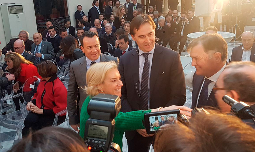 El seleccionador nacional, Julen Lopetegui, ha participado en un coloquio de Foro Nueva Murcia