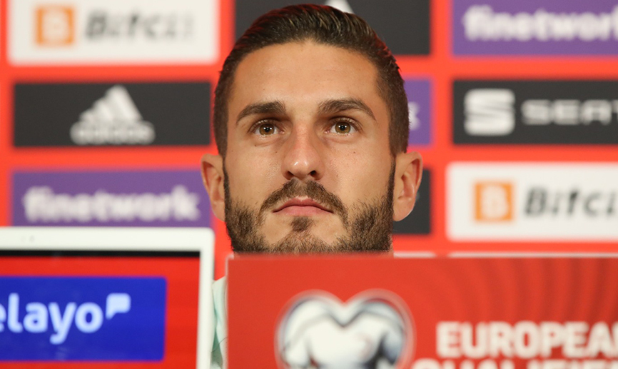 El jugador internacional Koke Resurrección durante su rueda de prensa en Suecia