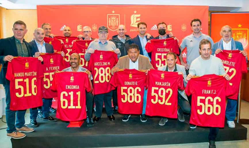 La Selección abraza a su pasado en A Coruña con un emocionante reencuentro de Leyendas España
