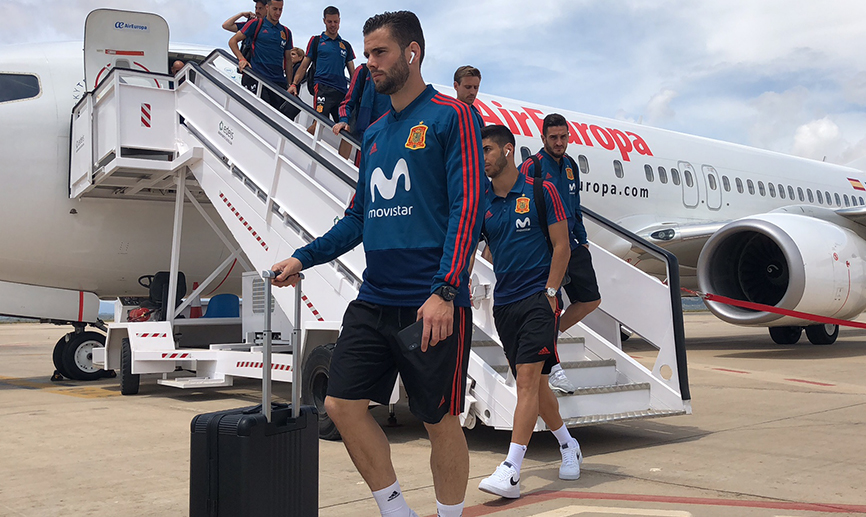 Los jugadores de la selección española a su llegada al aeropuerto de Castellón