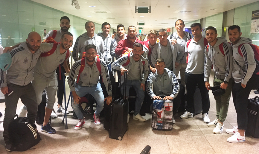La Selección de fútbol playa a su llegada a Barcelona
