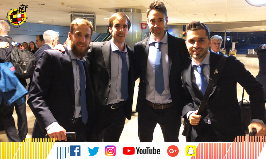 Los futbolistas de la selección española de fútbol sala, a su llegada al aeropuerto Adolfo Suárez Madrid-Barajas