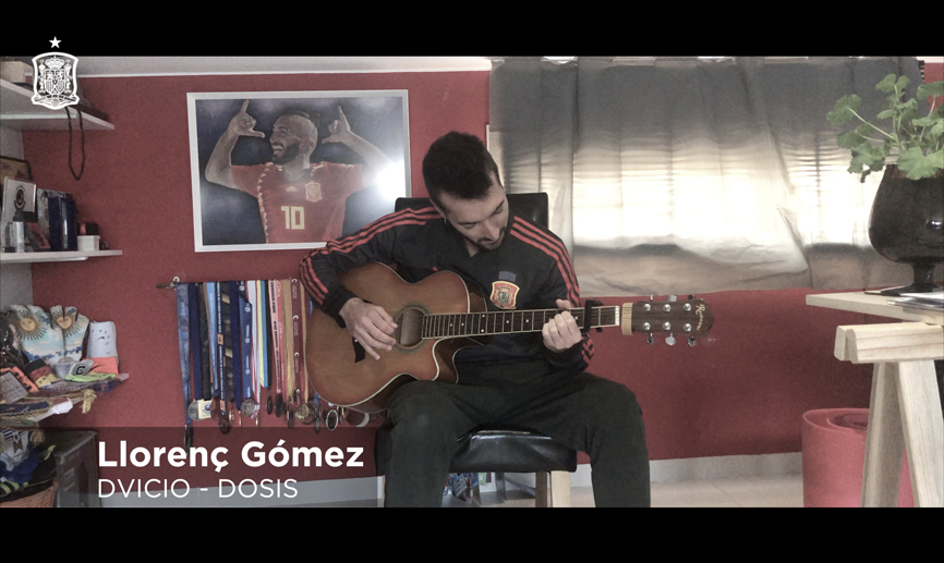 Llorenç a la guitarra