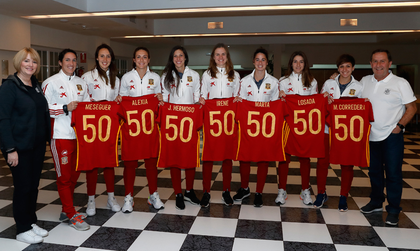 "El club de las 50" recibe su reconocimiento durante la concentración
