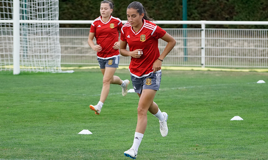 Lucía Rodríguez, jugadora de la Selección española Sub-20 femenina, durante un entrenamiento