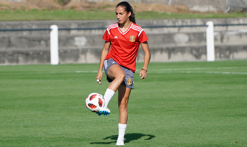 Lucía Rodríguez durante un entrenamiento de la Selección española