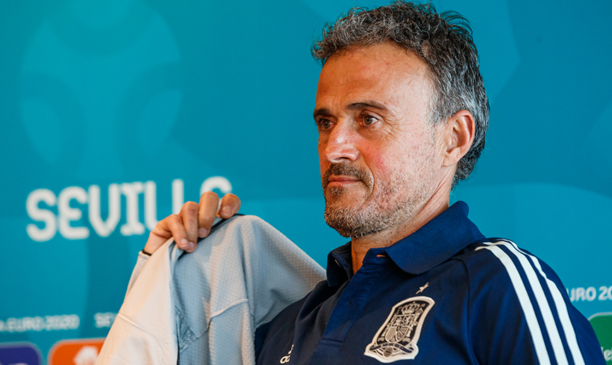 El seleccionador nacional, Luis Enrique Martínez, antes de su rueda de prensa en Sevilla