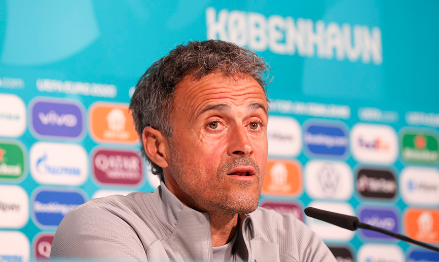 El seleccionador nacional durante la rueda de prensa en Copenhague