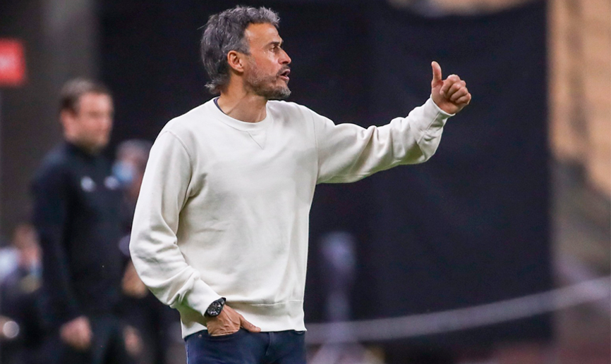 El seleccionador nacional, Luis Enrique Martínez, durante un momento del partido en Sevilla