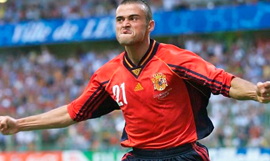 Luis Enrique celebra un gol con la Selección española