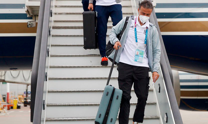 El seleccionador nacional a su llegada a San Petersburgo 