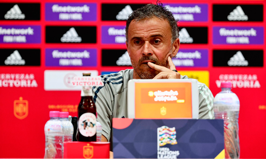 El seleccionador nacional durante su rueda de prensa en Málaga