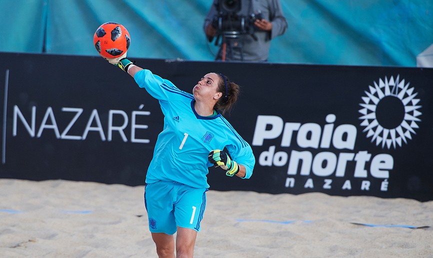 Maria José Pons sacando a puerta