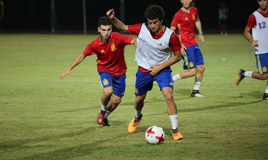 GALERÍA | Aquí tienes las mejores imágenes del primer entrenamiento de la Selección