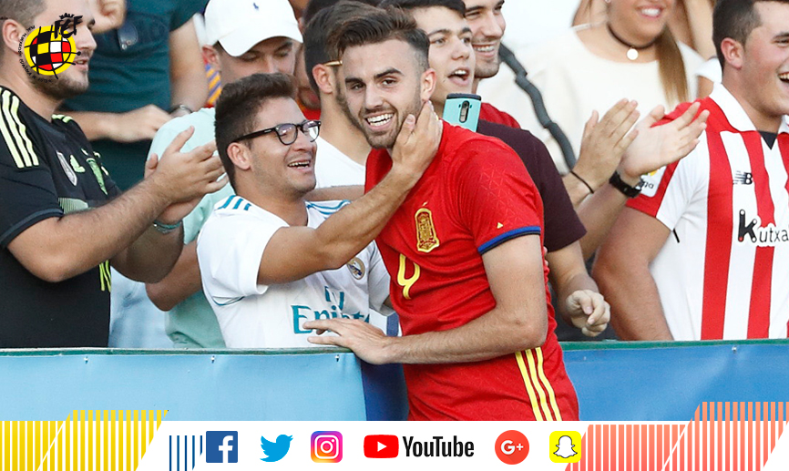 Borja Mayoral celebra un gol con la selección española Sub-21