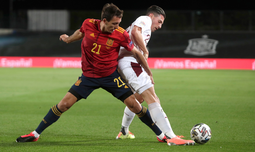 Mikel Oyarzabal en un momento del partido