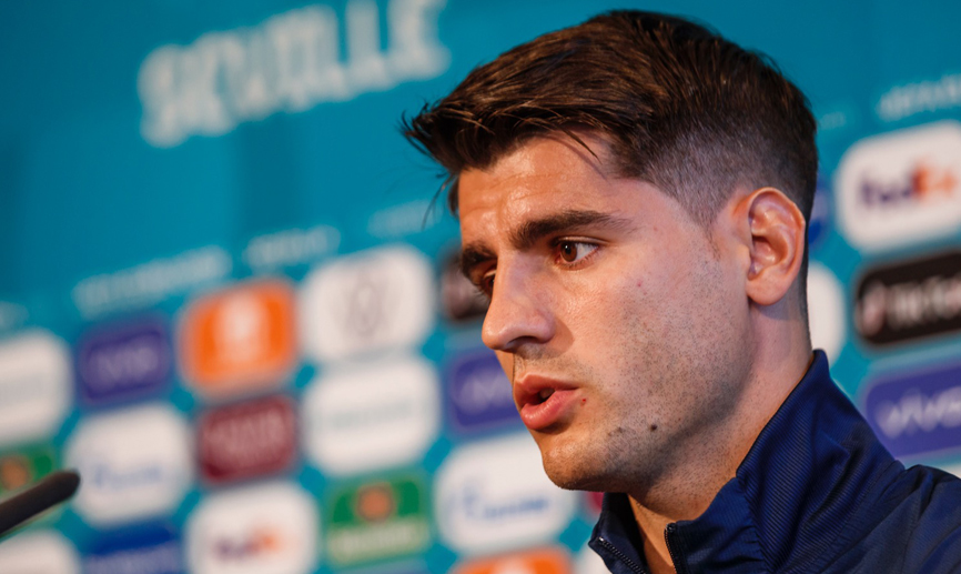 Álvaro Morata durante su rueda de prensa en Sevilla