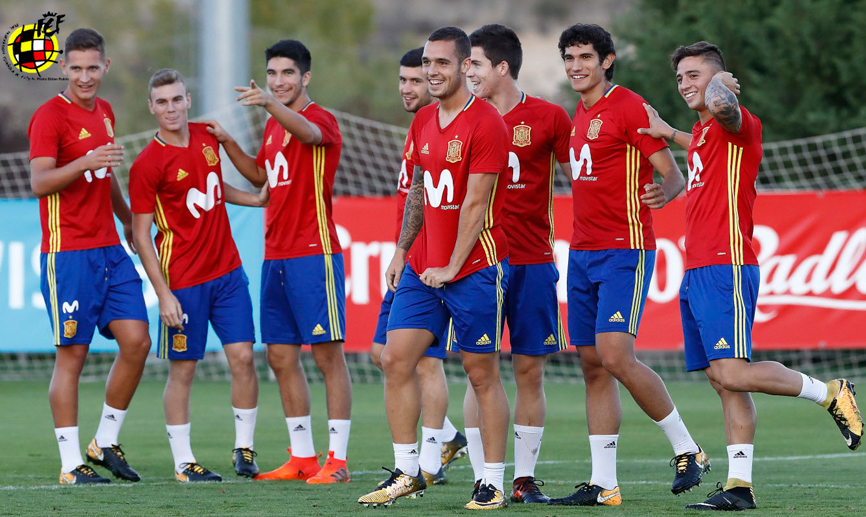 Los jugadores de la Selección española Sub-21 durante su entrenamiento en Las Rozas