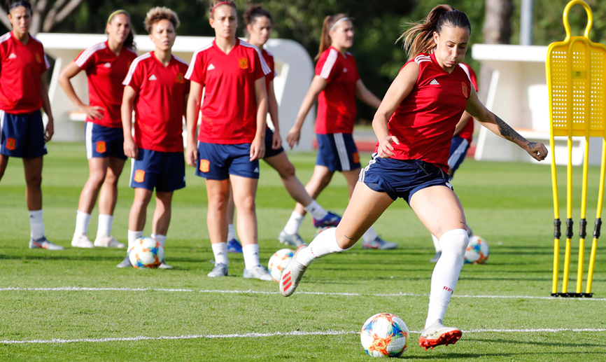  La Selección femenina se entrena en Francia