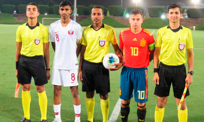 Momentos previos al duelo entre Catar y España Sub-18