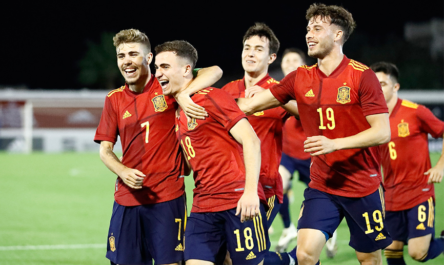 Los jugadores de España celebran uno de los tantos en Marbella
