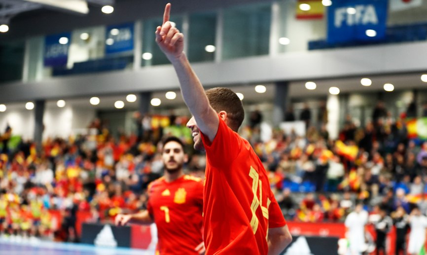 Raúl Campos festeja el tercer tanto de España ante Japón