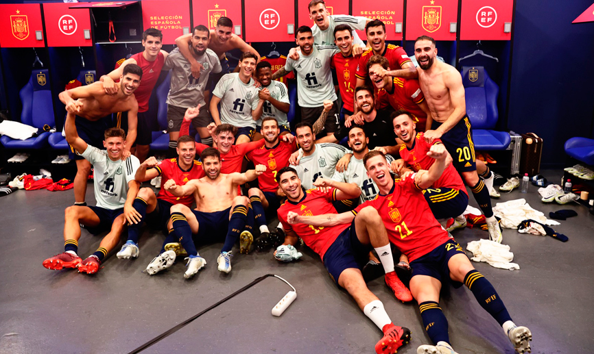 Los jugadores de la Selección Española festejan su triunfo en Málaga