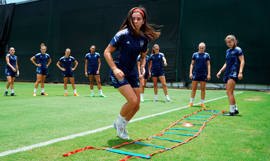 Ane Elexpuru en el entreno 
