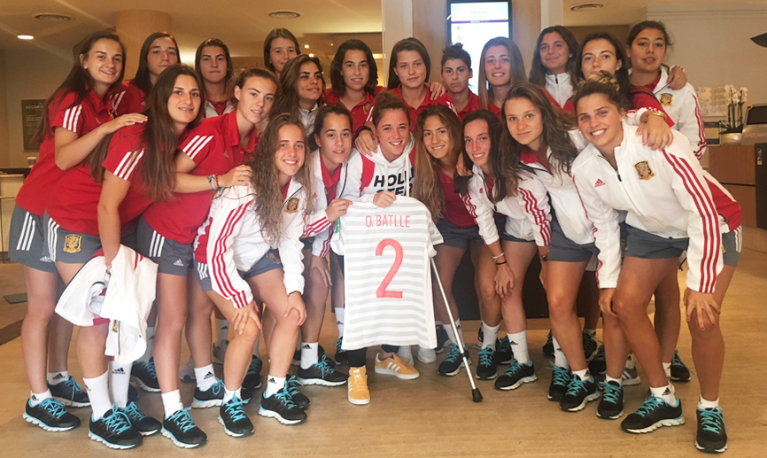 Ona Batlle junto a sus compañeras a su despedida de la concentración