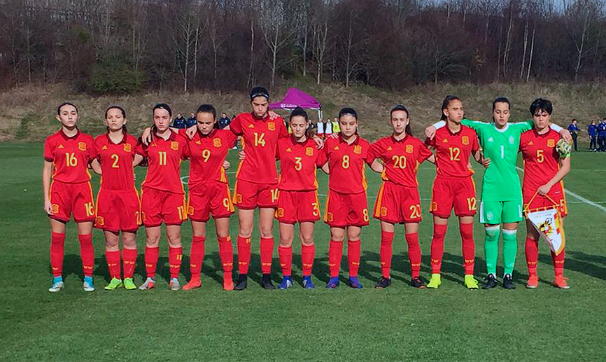 Once de la Sub-16 posando antes del partido ante Francia