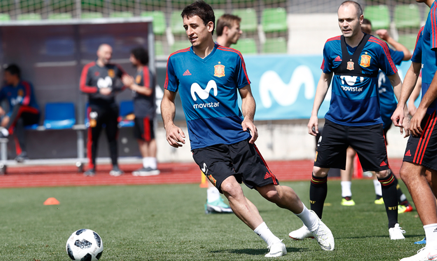 Mikel Oyarzabal durante un entrenamiento de la selección española