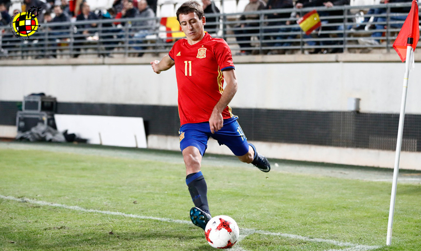 Mikel Oyarzabal durante un encuentro de la selección española Sub-21