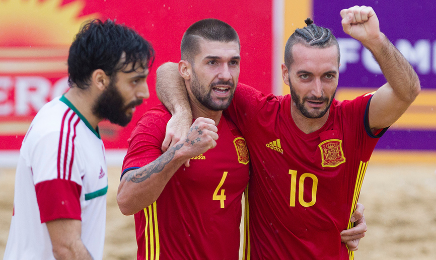 Pablo y Llorenç celebran un gol de España